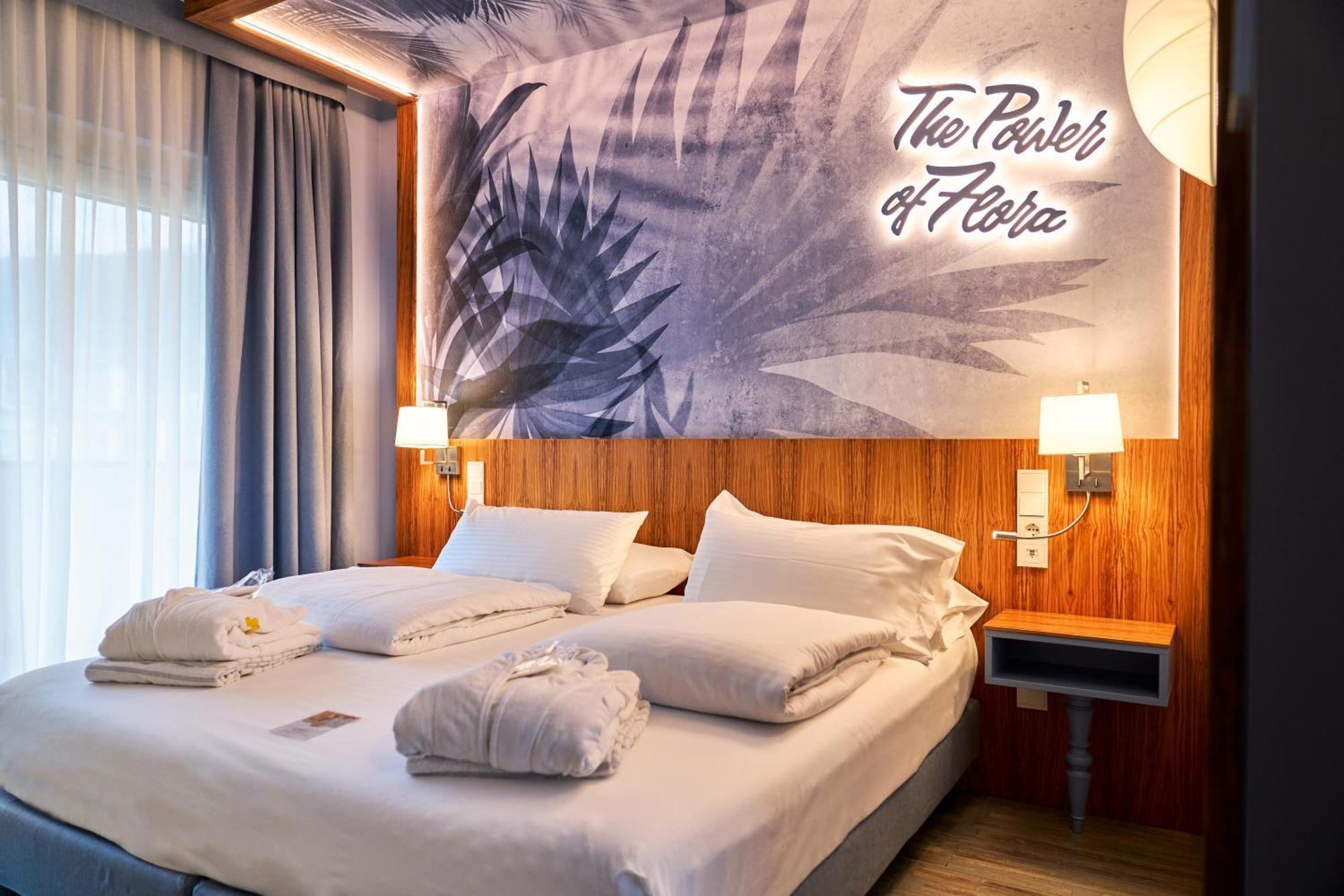 Parc Hotel Flora Riva del Garda Exterior foto