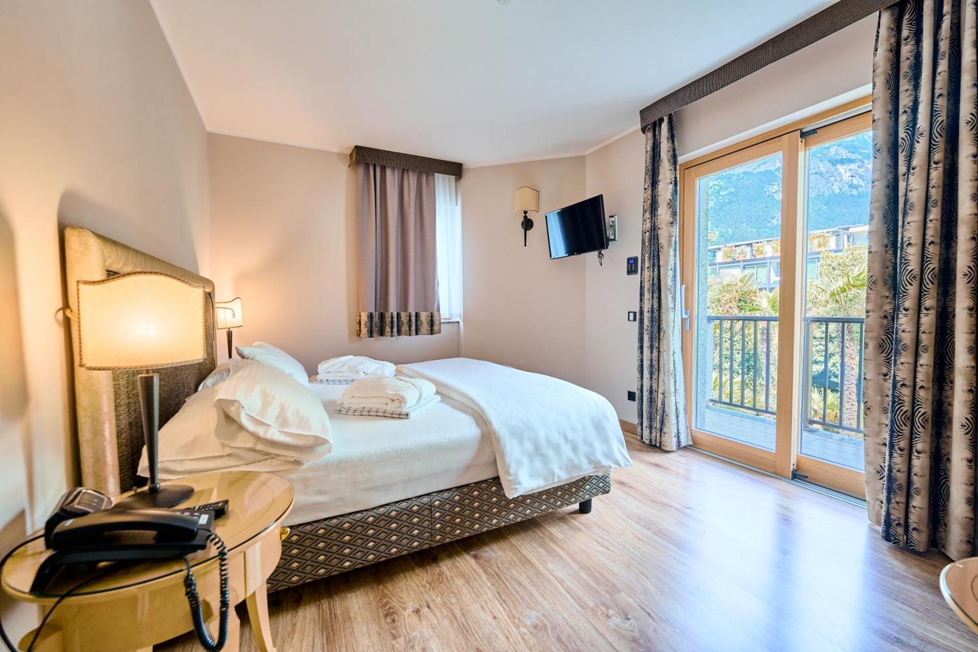 Parc Hotel Flora Riva del Garda Exterior foto