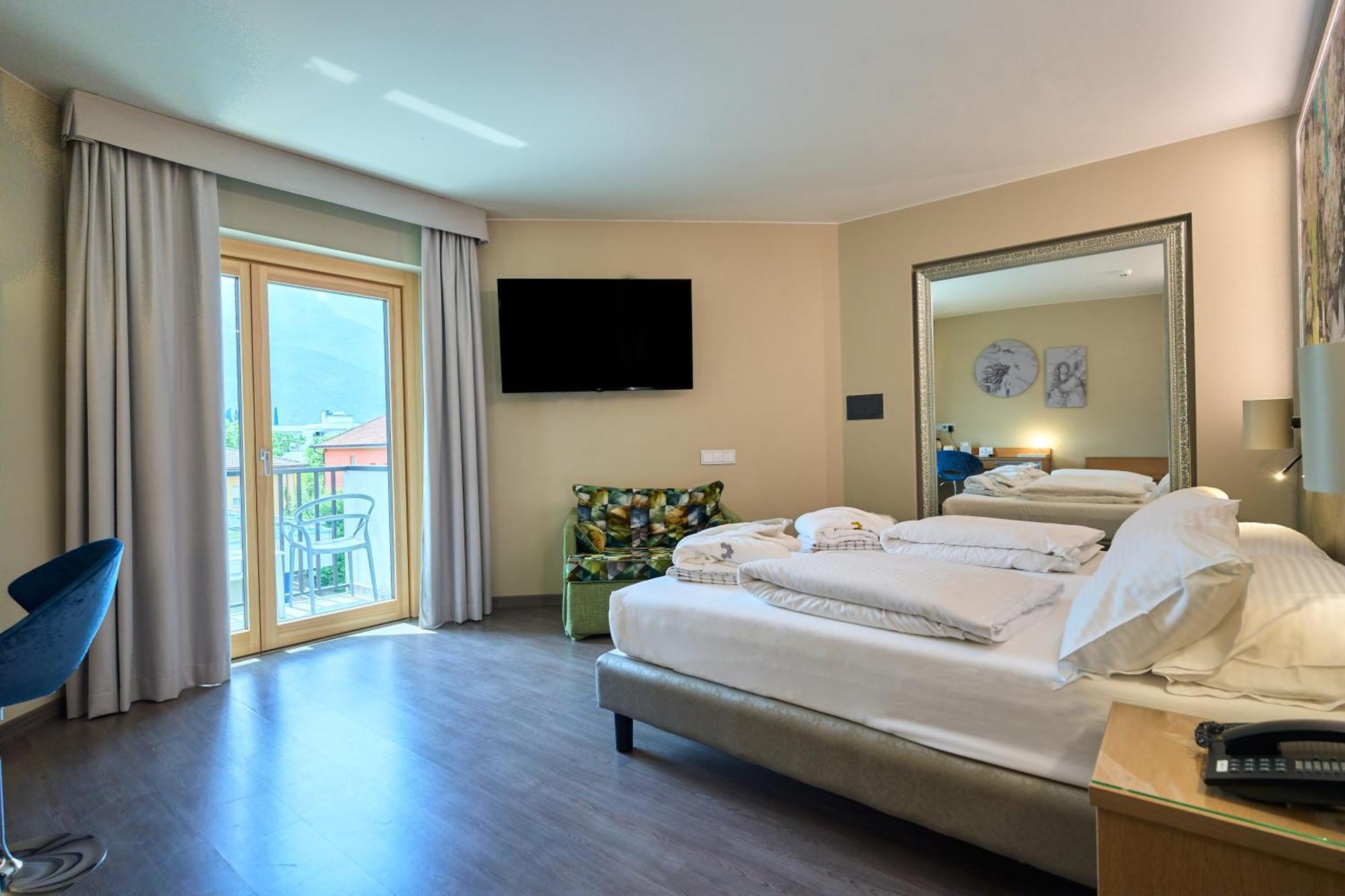 Parc Hotel Flora Riva del Garda Exterior foto
